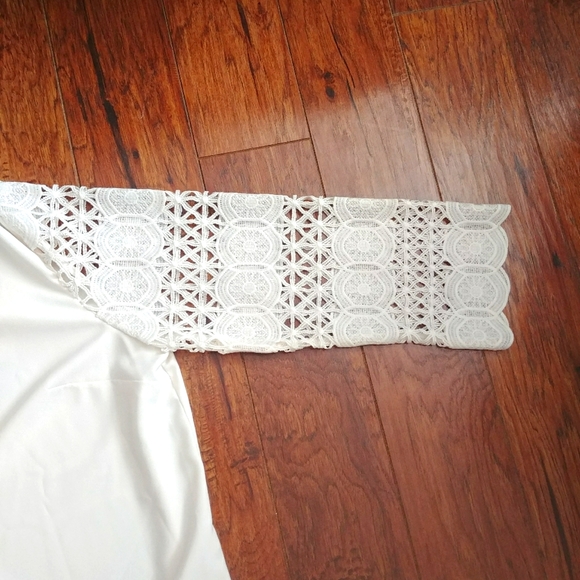 Banana Republic Elegant Cream Lace Long Sleeve Blouse. Size XL - Picture 8 of 10